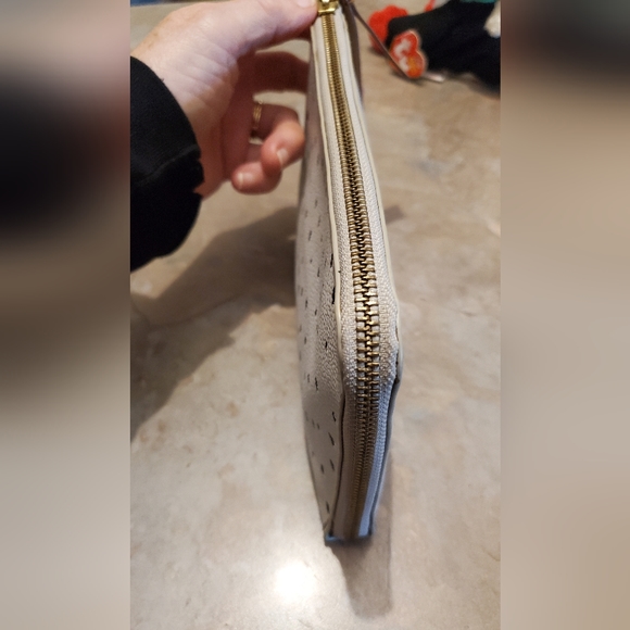 Clutch - Picture 3 of 8